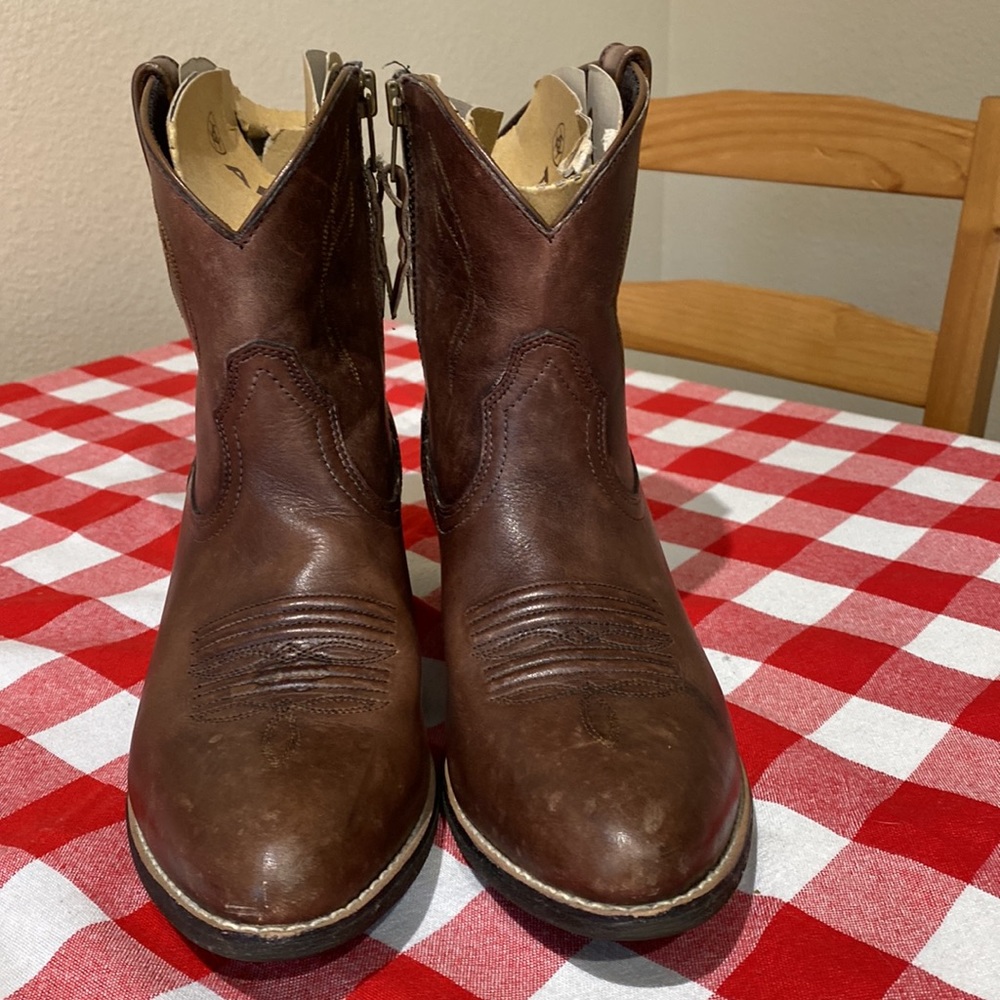 ARIAT Darlin Western Boot size 9, like new